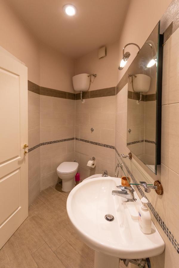 Vercelli Guest House Near San Giovanni Рим Екстериор снимка