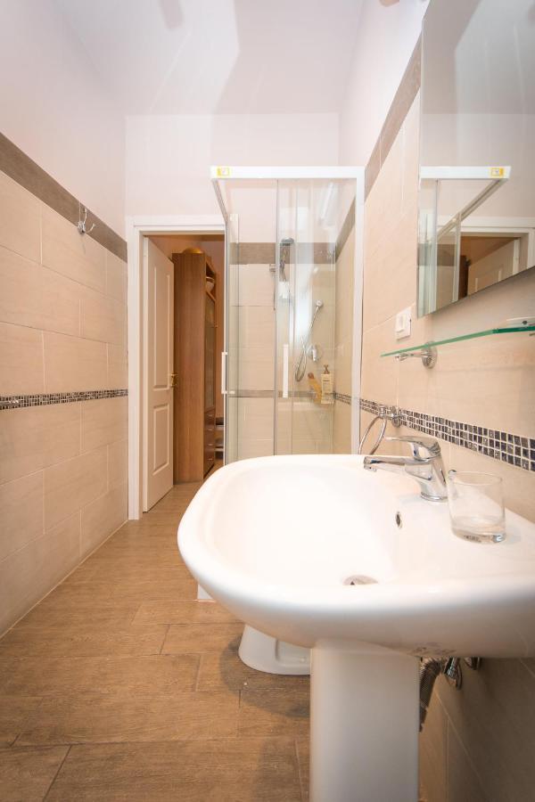 Vercelli Guest House Near San Giovanni Рим Екстериор снимка